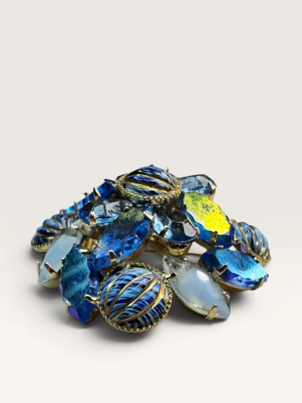 1950s Blue White Art Glass Crystal Cluster Brooch Gold Tone Statement Vintage